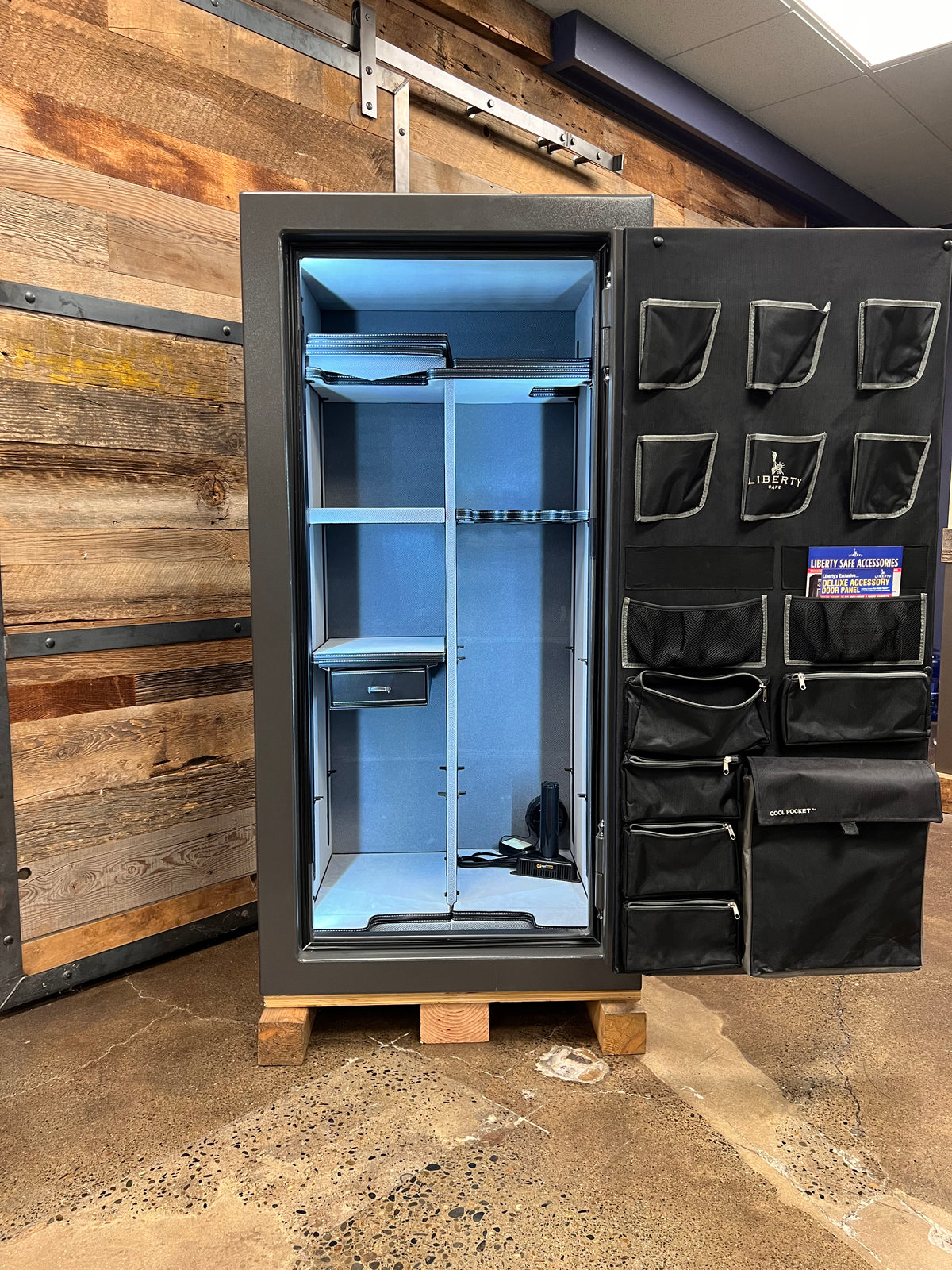 Magnum | 25| Gray | Level 8 Security | 150 Minute Fire Protection (Clearance)