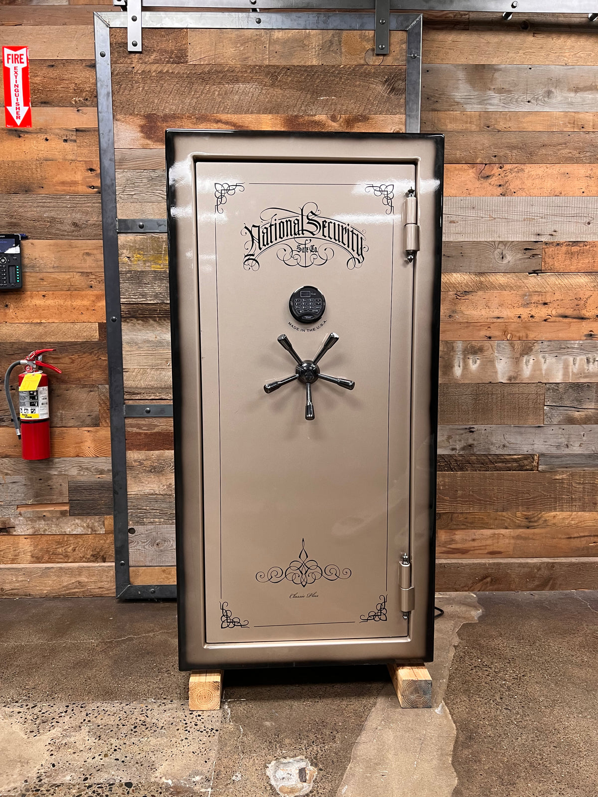 Classic Plus | 25 | Champagne | Level 7 Security | 110 Minute Fire Protection (Clearance)