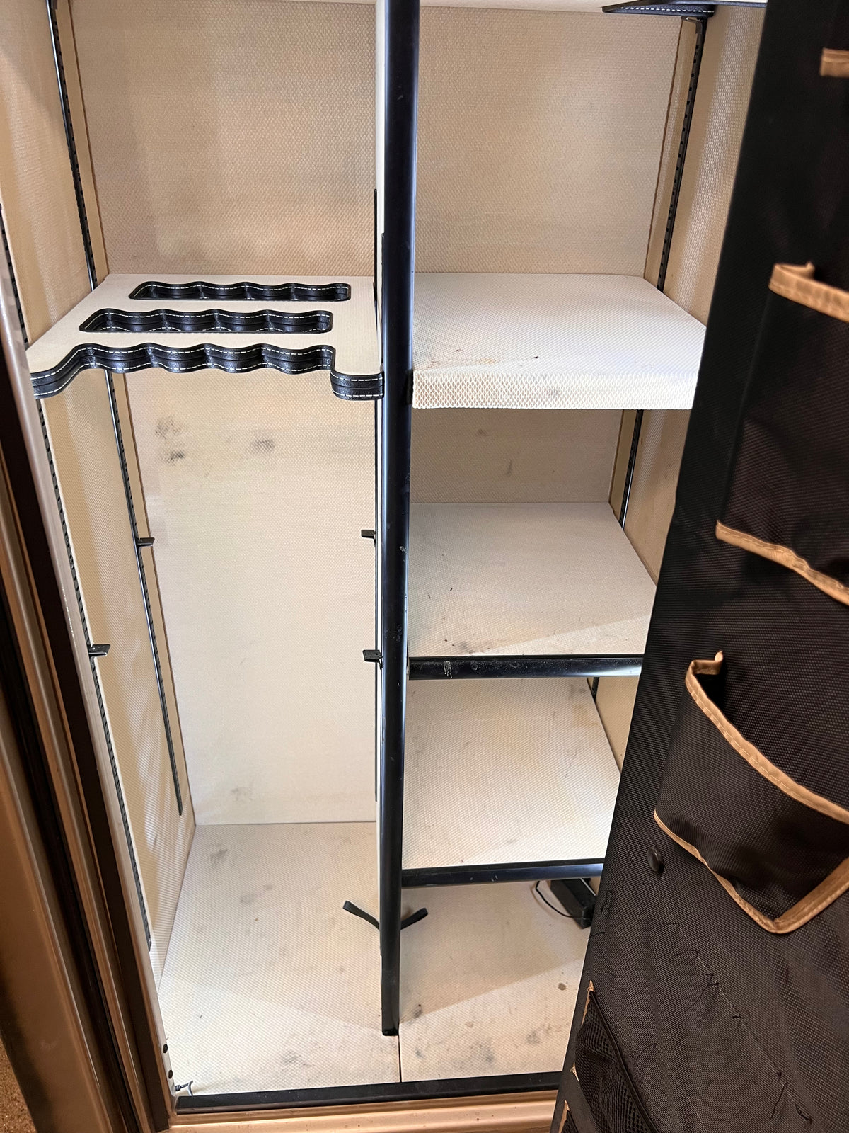 Classic Plus | 25 | Champagne | Level 7 Security | 110 Minute Fire Protection (Clearance)