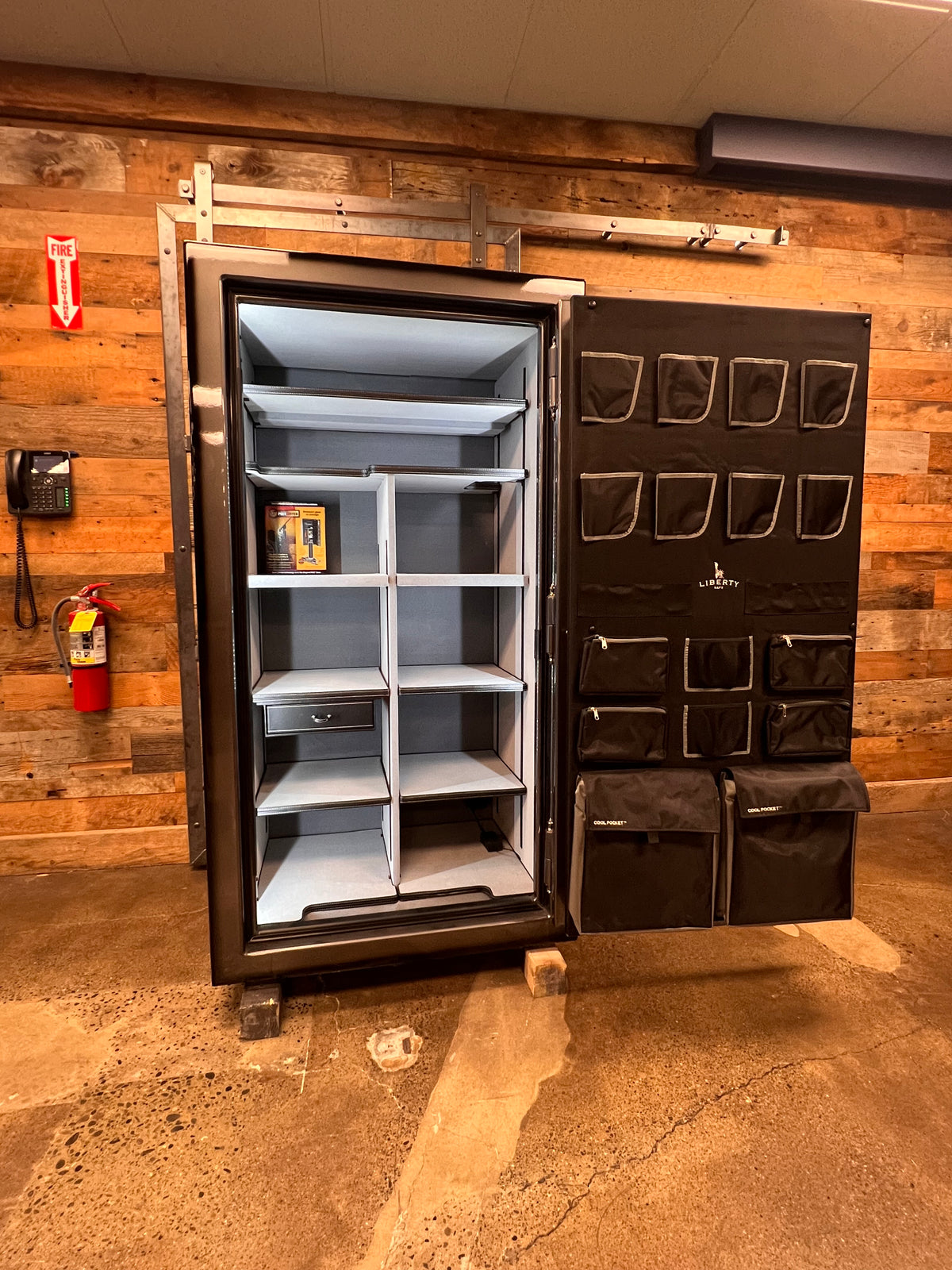 Magnum | 40 | Gray Two-Tone | Level 8 Security | 150 Minute Fire Protection (Clearance)