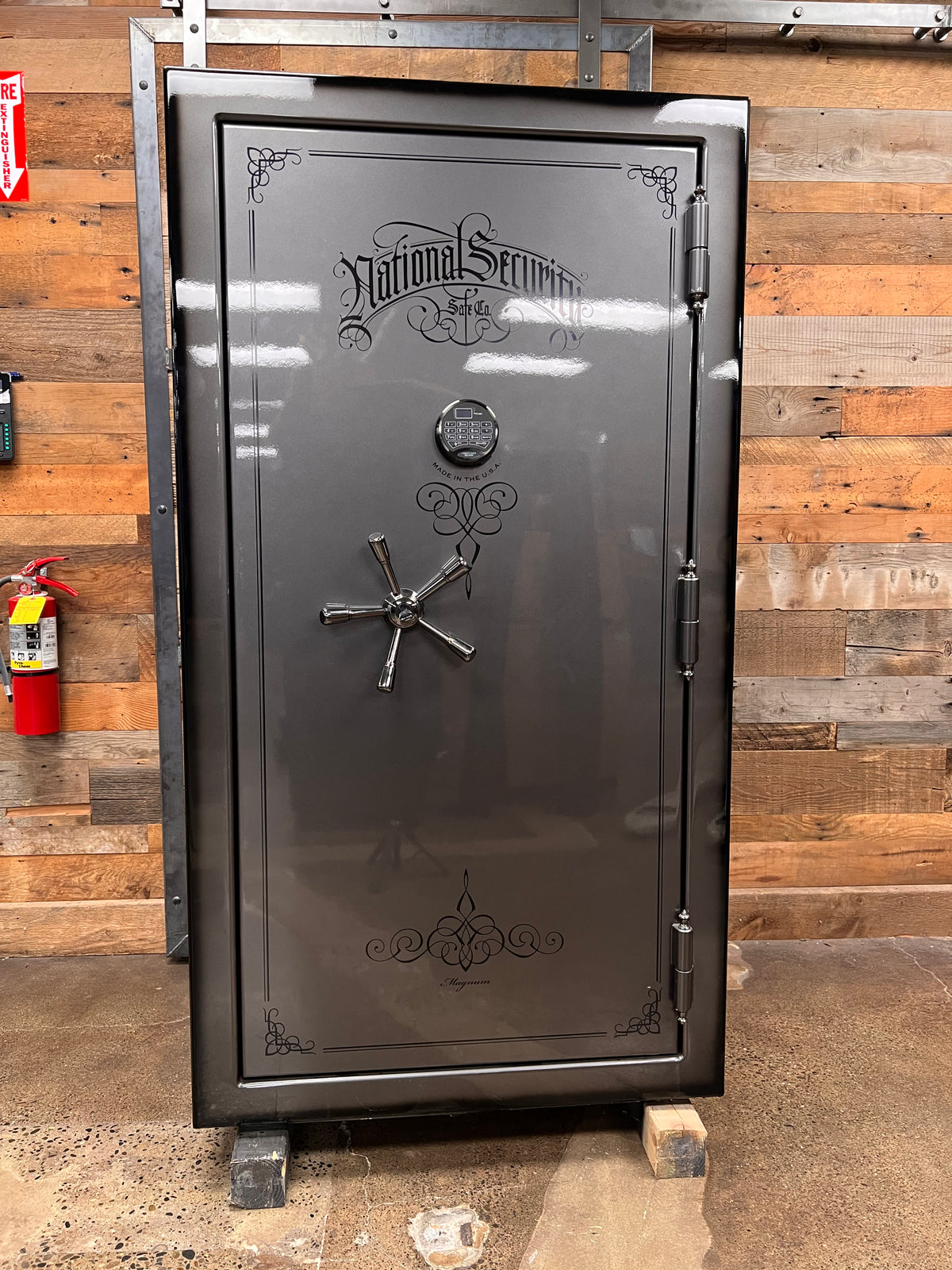 Magnum | 40 | Gray Two-Tone | Level 8 Security | 150 Minute Fire Protection (Clearance)