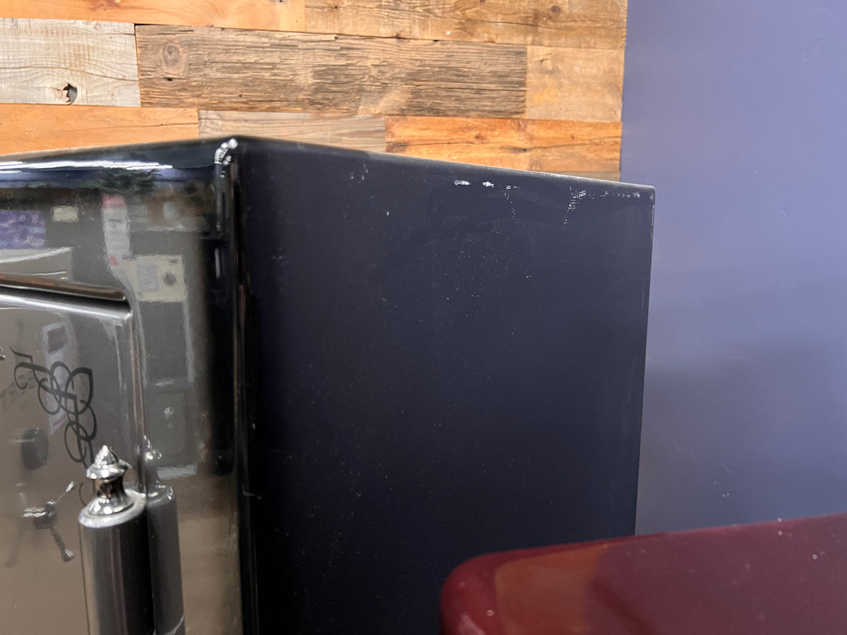 Magnum | 40 | Gray Two-Tone | Level 8 Security | 150 Minute Fire Protection (Clearance)